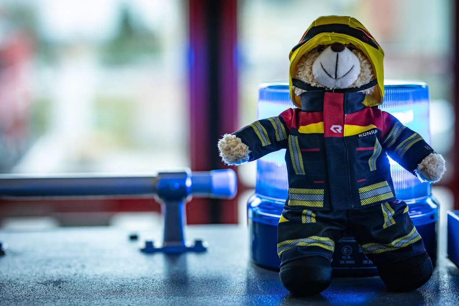 Bild: 4006592066680 | Feuerwehr Plüschbär Rosenbauer, 30cm | Plüsch | Deutsch | 2026