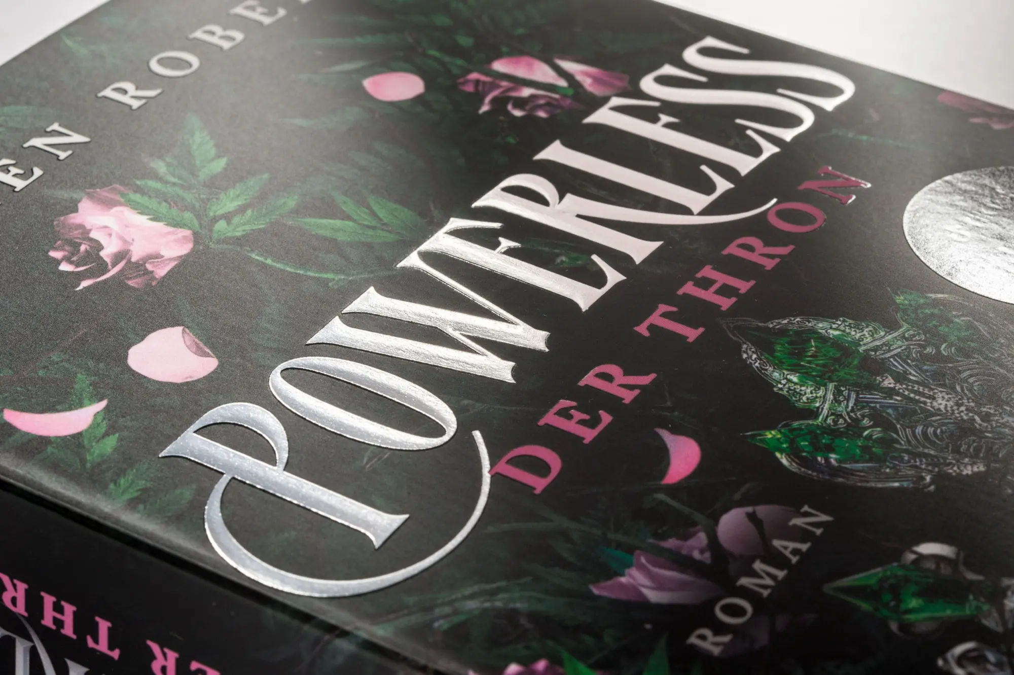 Bild: 9783764533281 | Powerless - Der Thron | Lauren Roberts | Taschenbuch | 704 S. | 2025