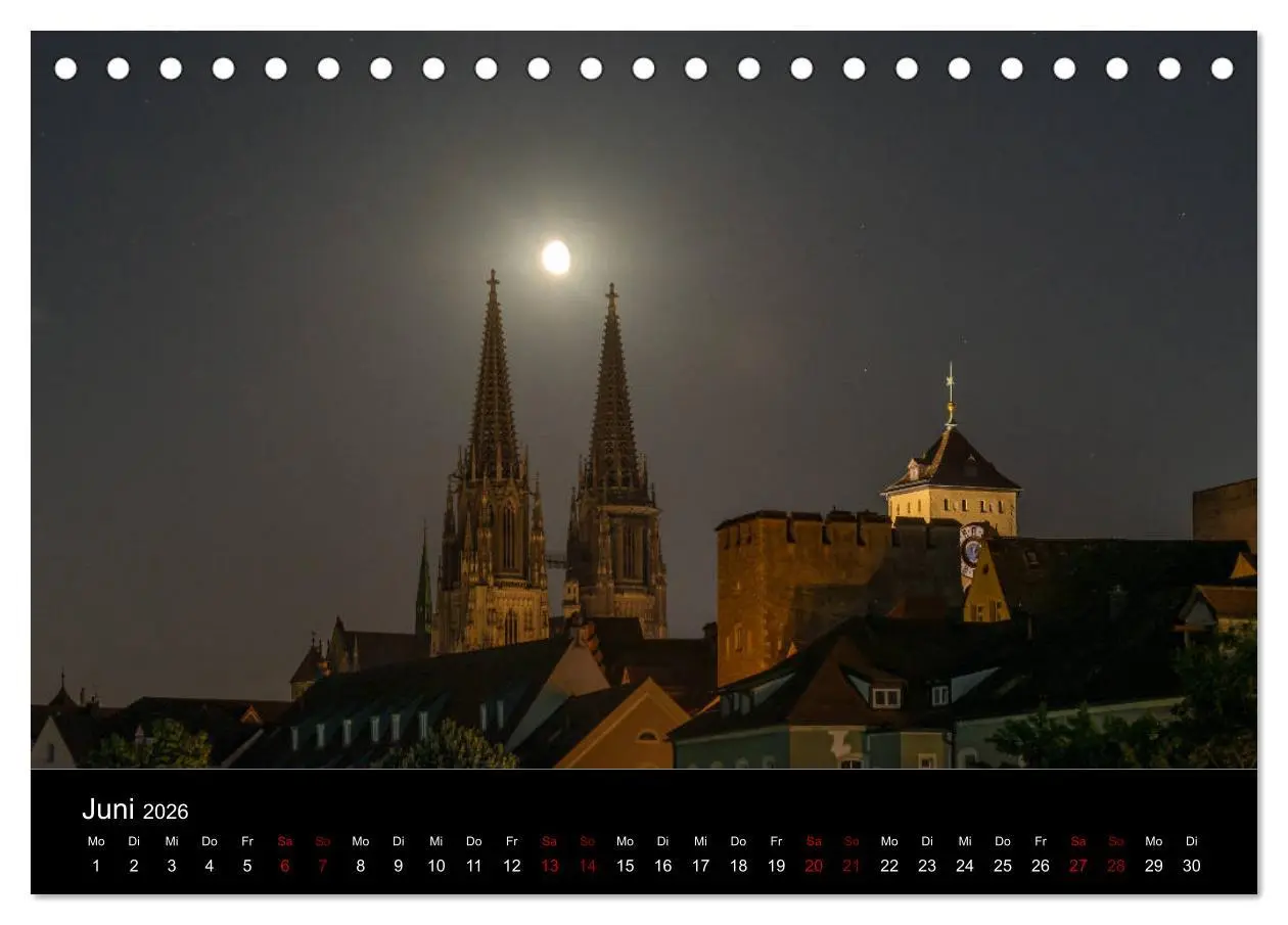 Bild: 9783516237481 | Regensburg bei Nacht (Tischkalender 2026 DIN A5 quer), CALVENDO...