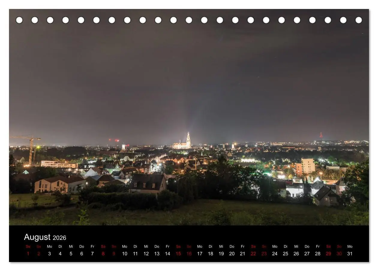 Bild: 9783516237481 | Regensburg bei Nacht (Tischkalender 2026 DIN A5 quer), CALVENDO...