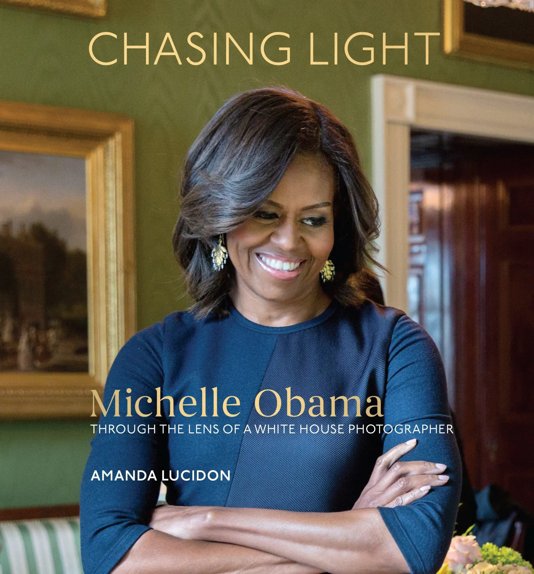 Cover: 9780399581182 | Chasing Light: Michelle Obama Through the Lens of a White House...