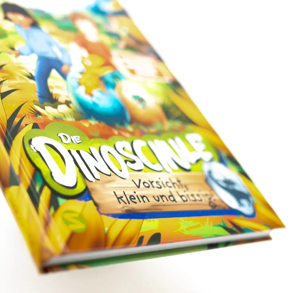 Bild: 9783505151682 | Die Dinoschule - Vorsicht, klein und bissig! (Band 7) | Britta Sabbag