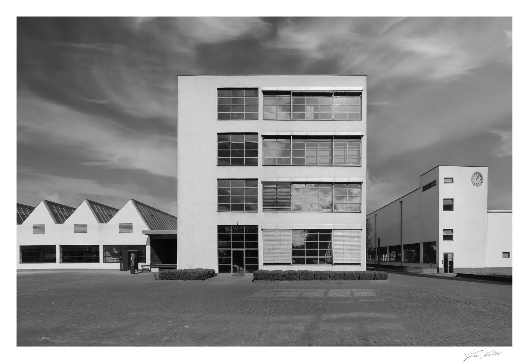 Bild: 9783898092982 | Bauhaus in Nordrhein-Westfalen | Kaija Voss (u. a.) | Taschenbuch