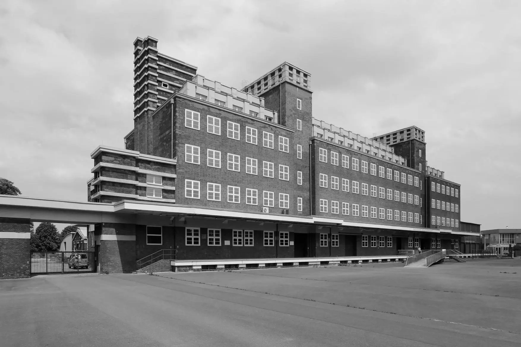 Bild: 9783898092982 | Bauhaus in Nordrhein-Westfalen | Kaija Voss (u. a.) | Taschenbuch
