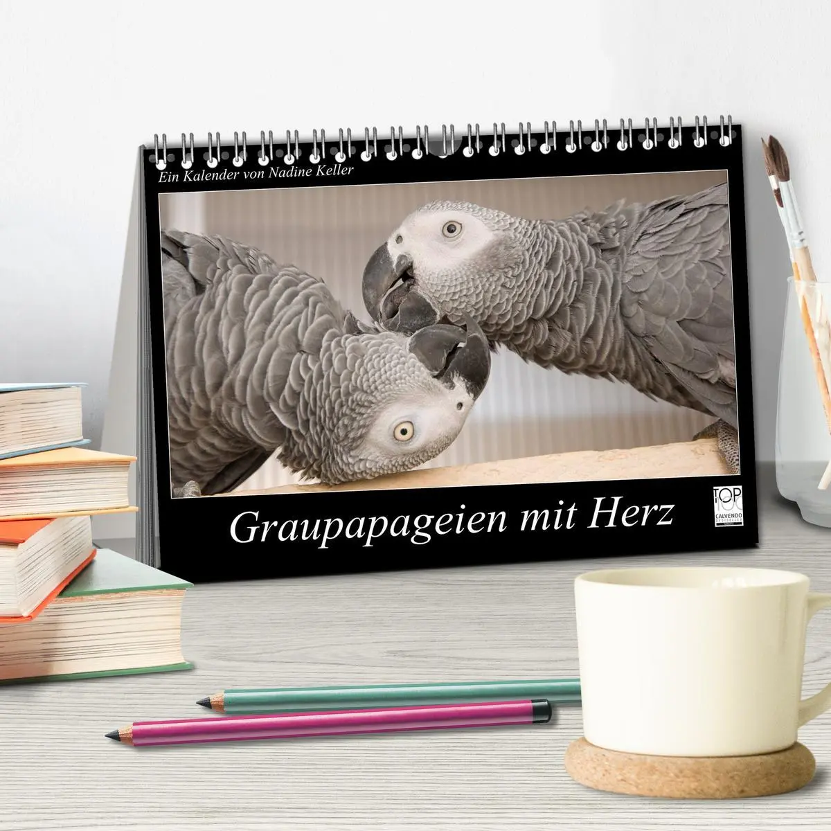 Bild: 9783516123982 | Graupapageien mit Herz (Tischkalender 2026 DIN A5 quer), CALVENDO...