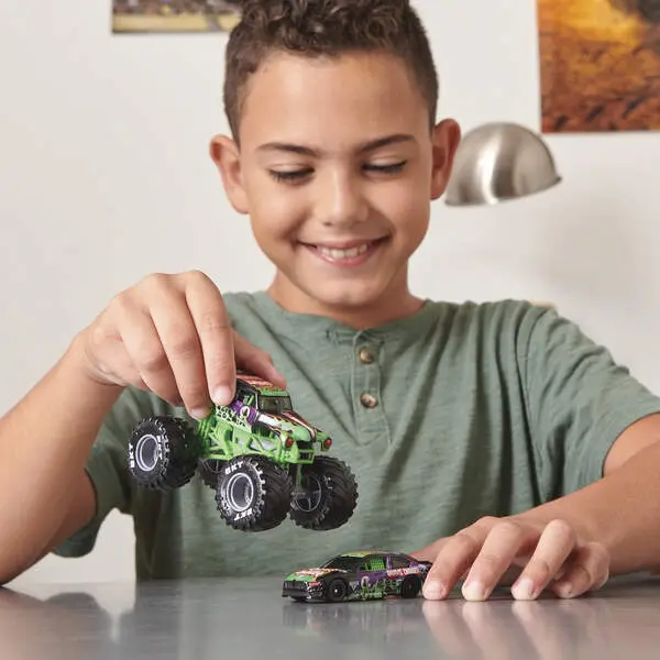 Bild: 681147055582 | MNJ Monster Jam Truck &amp; Racecar 2-Pack | In Karton | 05558 | 2024