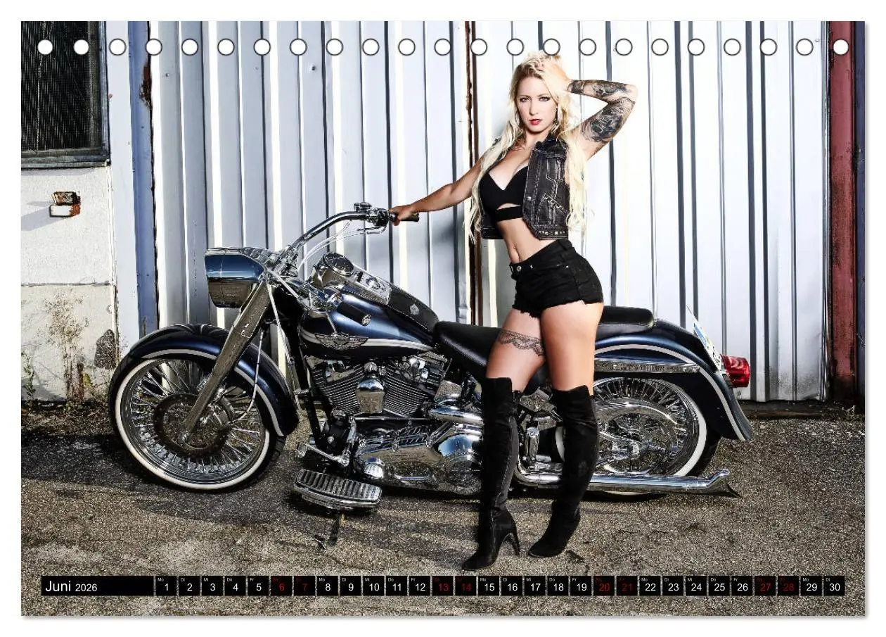 Bild: 9783457776582 | Motorräder &amp; Sexy Girls (Tischkalender 2026 DIN A5 quer), CALVENDO...