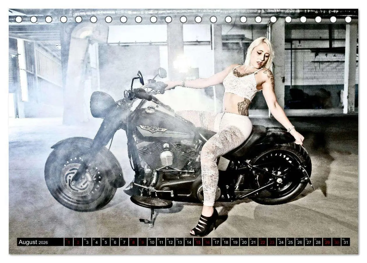 Bild: 9783457776582 | Motorräder &amp; Sexy Girls (Tischkalender 2026 DIN A5 quer), CALVENDO...