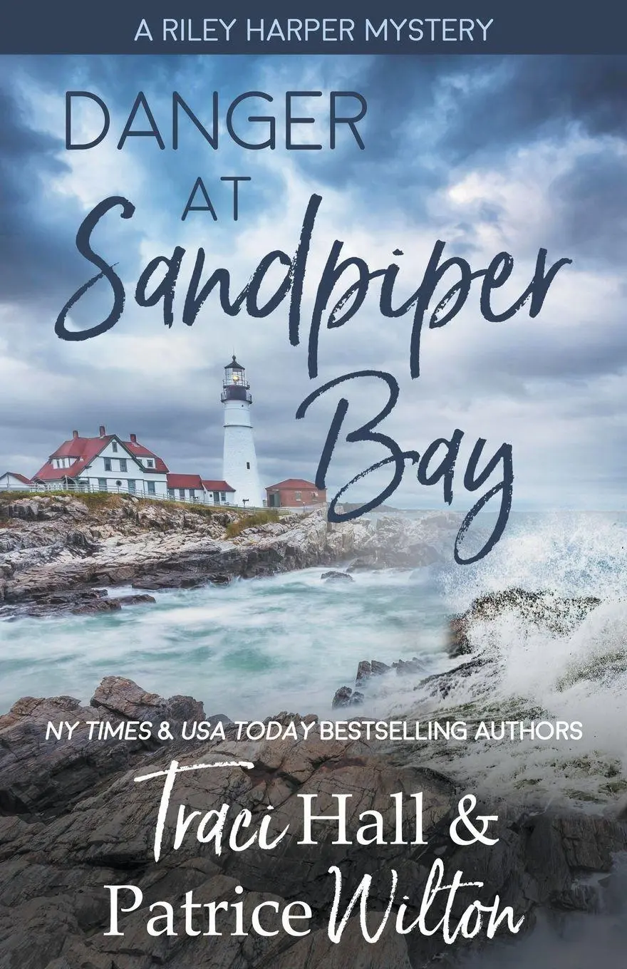 Cover: 9798223811183 | Danger at Sandpiper Bay | Traci Hall (u. a.) | Taschenbuch | Englisch