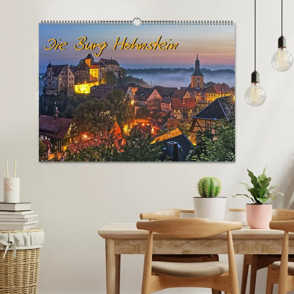 Bild: 9783457621783 | Die Burg Hohnstein im Licht der vier Jahreszeiten (Wandkalender...