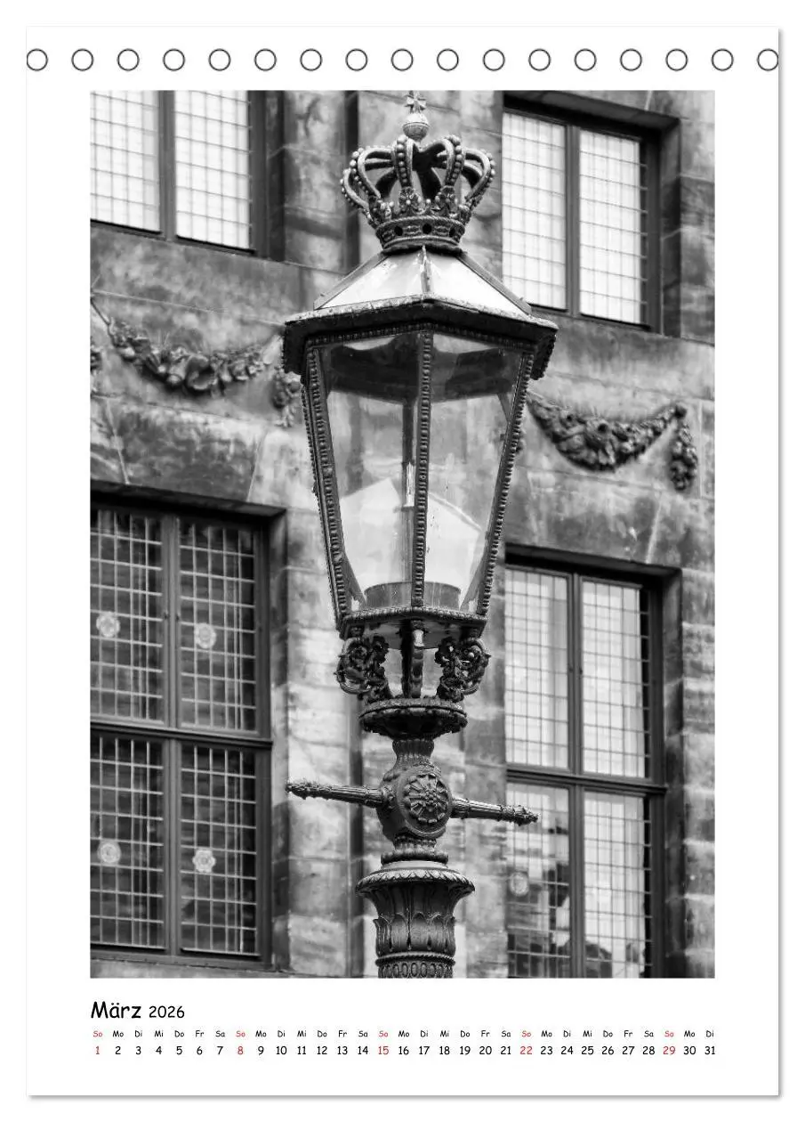 Bild: 9783516463583 | Straßenlaternen Monochrom (Tischkalender 2026 DIN A5 hoch),...
