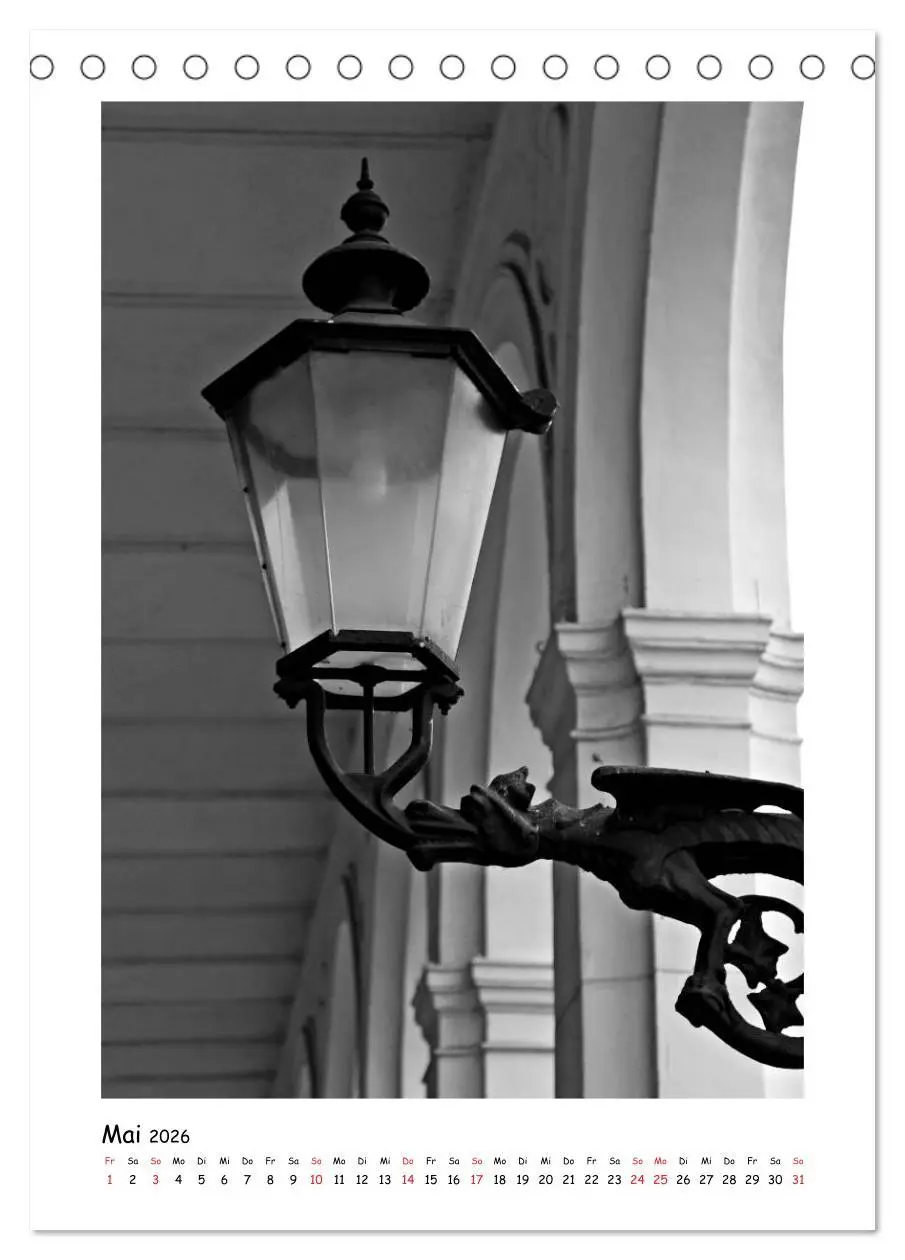Bild: 9783516463583 | Straßenlaternen Monochrom (Tischkalender 2026 DIN A5 hoch),...