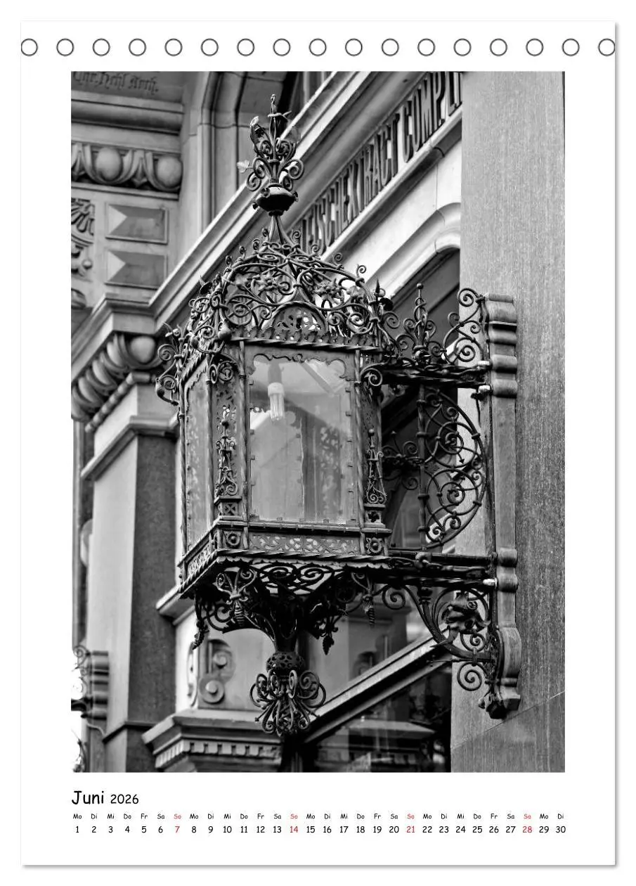 Bild: 9783516463583 | Straßenlaternen Monochrom (Tischkalender 2026 DIN A5 hoch),...