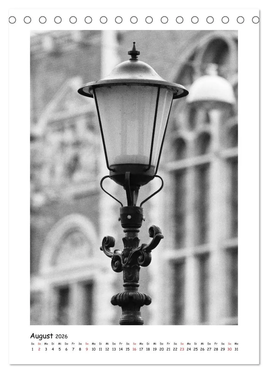 Bild: 9783516463583 | Straßenlaternen Monochrom (Tischkalender 2026 DIN A5 hoch),...