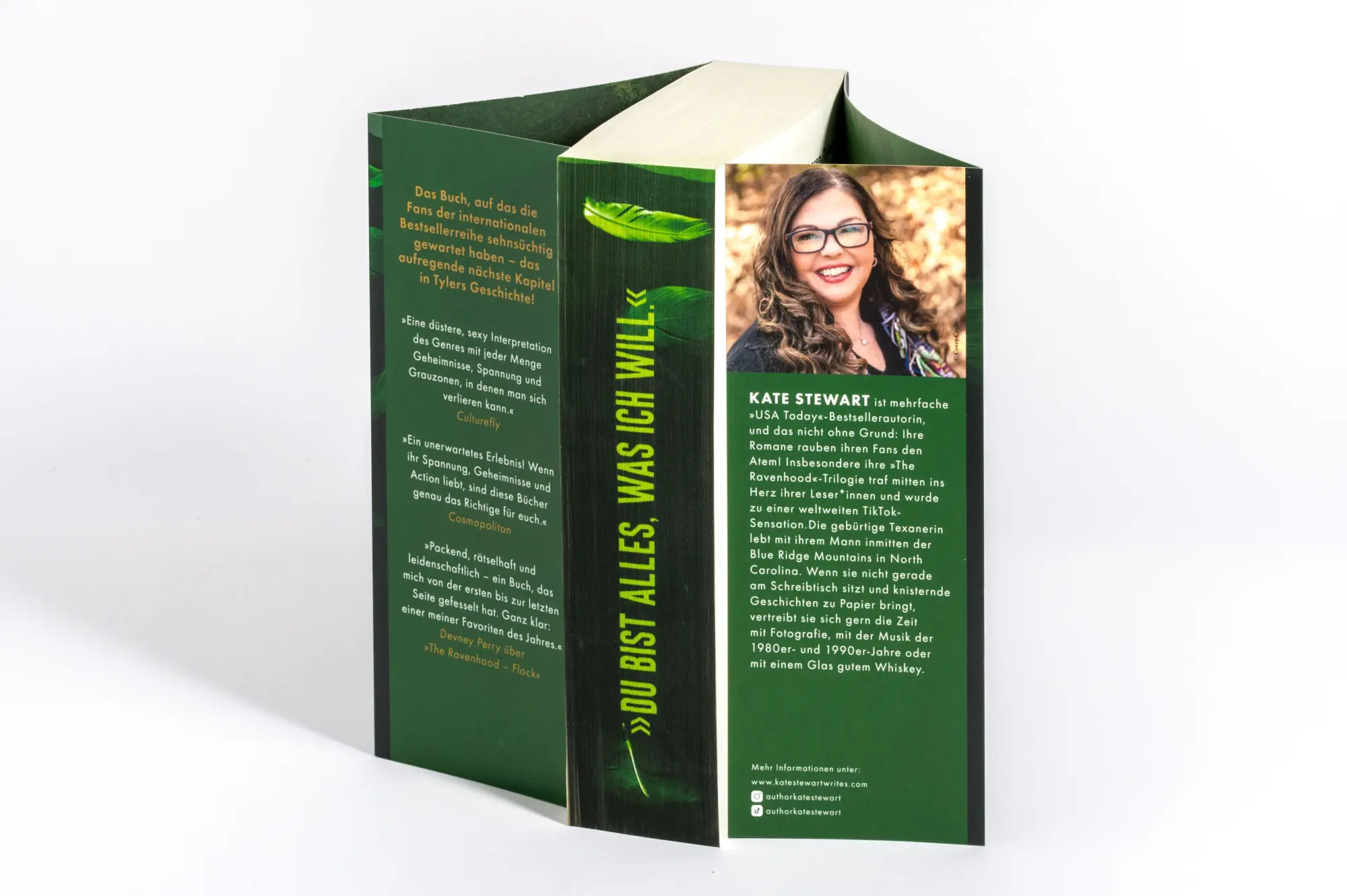 Bild: 9783734114083 | Birds of a Feather | Kate Stewart | Taschenbuch | Ravenhood Legacy