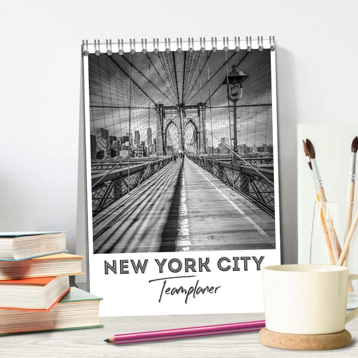 Bild: 9783516479584 | NEW YORK CITY Teamplaner (Tischkalender 2026 DIN A5 hoch), CALVENDO...