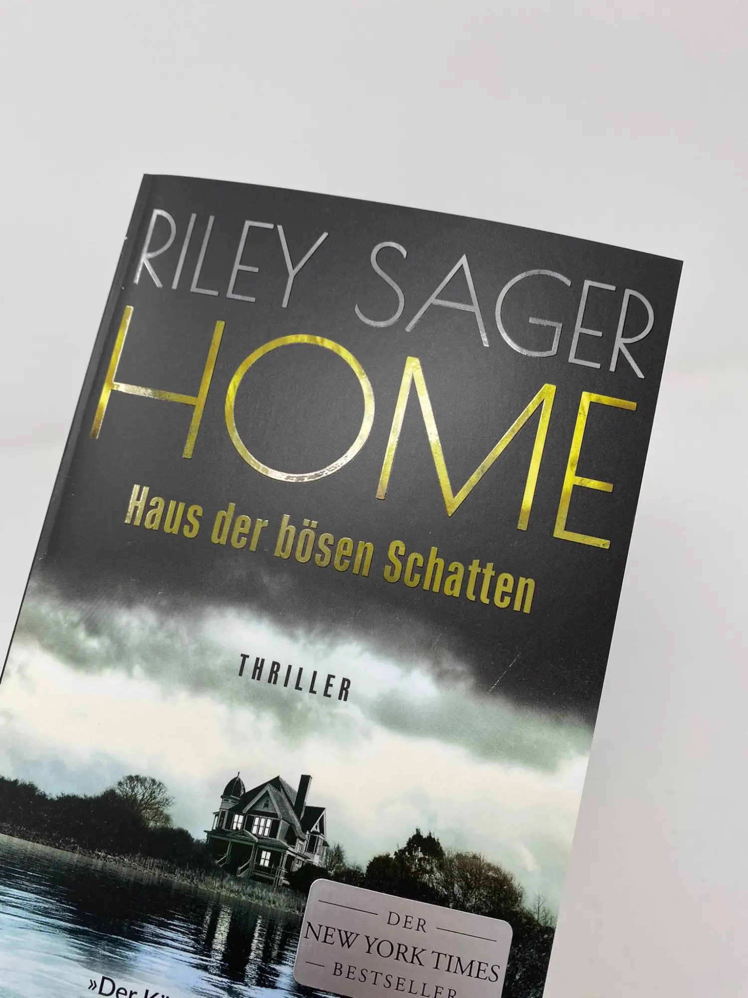 Bild: 9783423219884 | HOME - Haus der bösen Schatten | Riley Sager | Taschenbuch | 448 S.