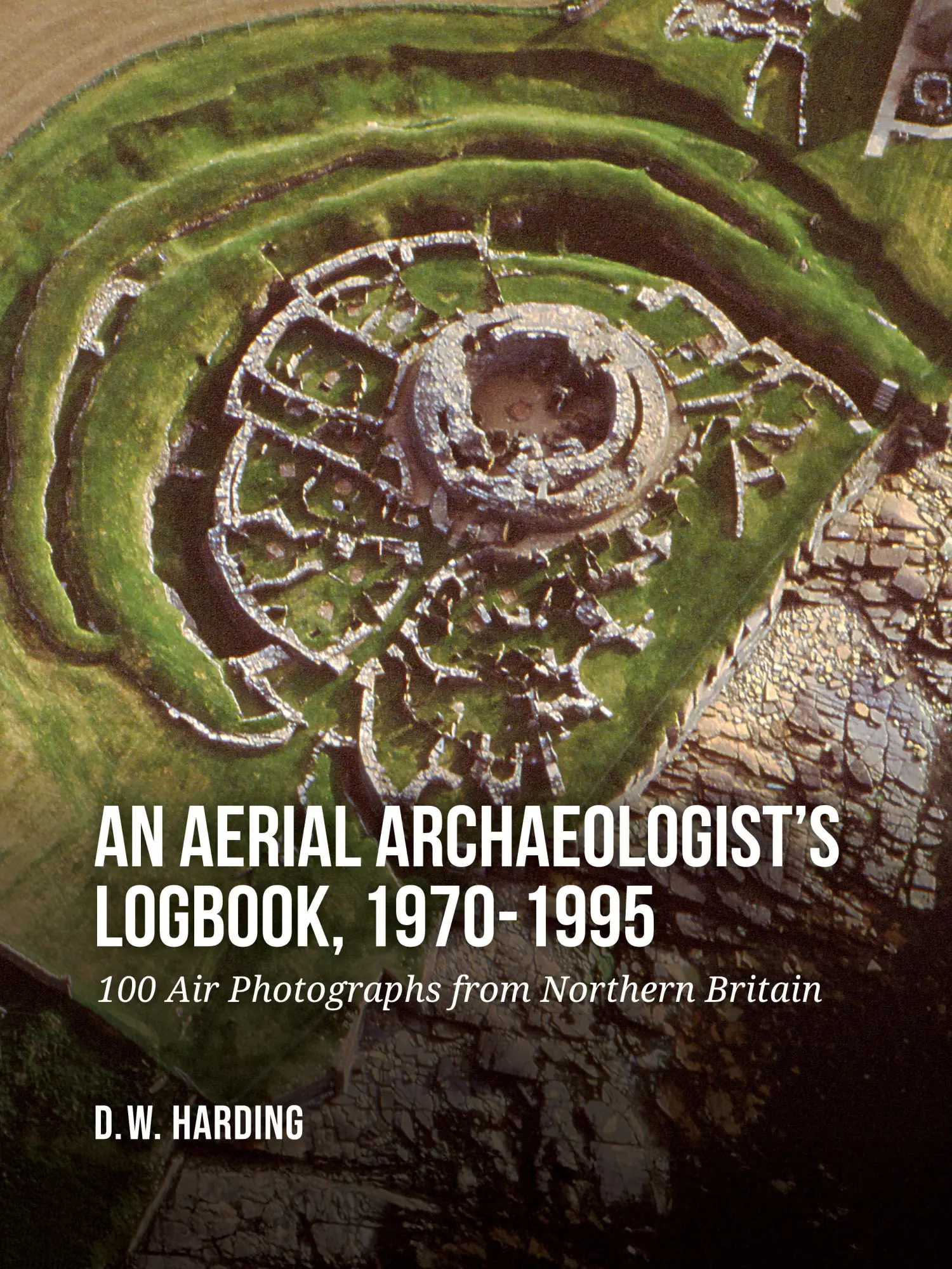 Cover: 9789464263985 | An Aerial Archaeologist's Logbook, 1970-1995 | D. W. Harding | Buch