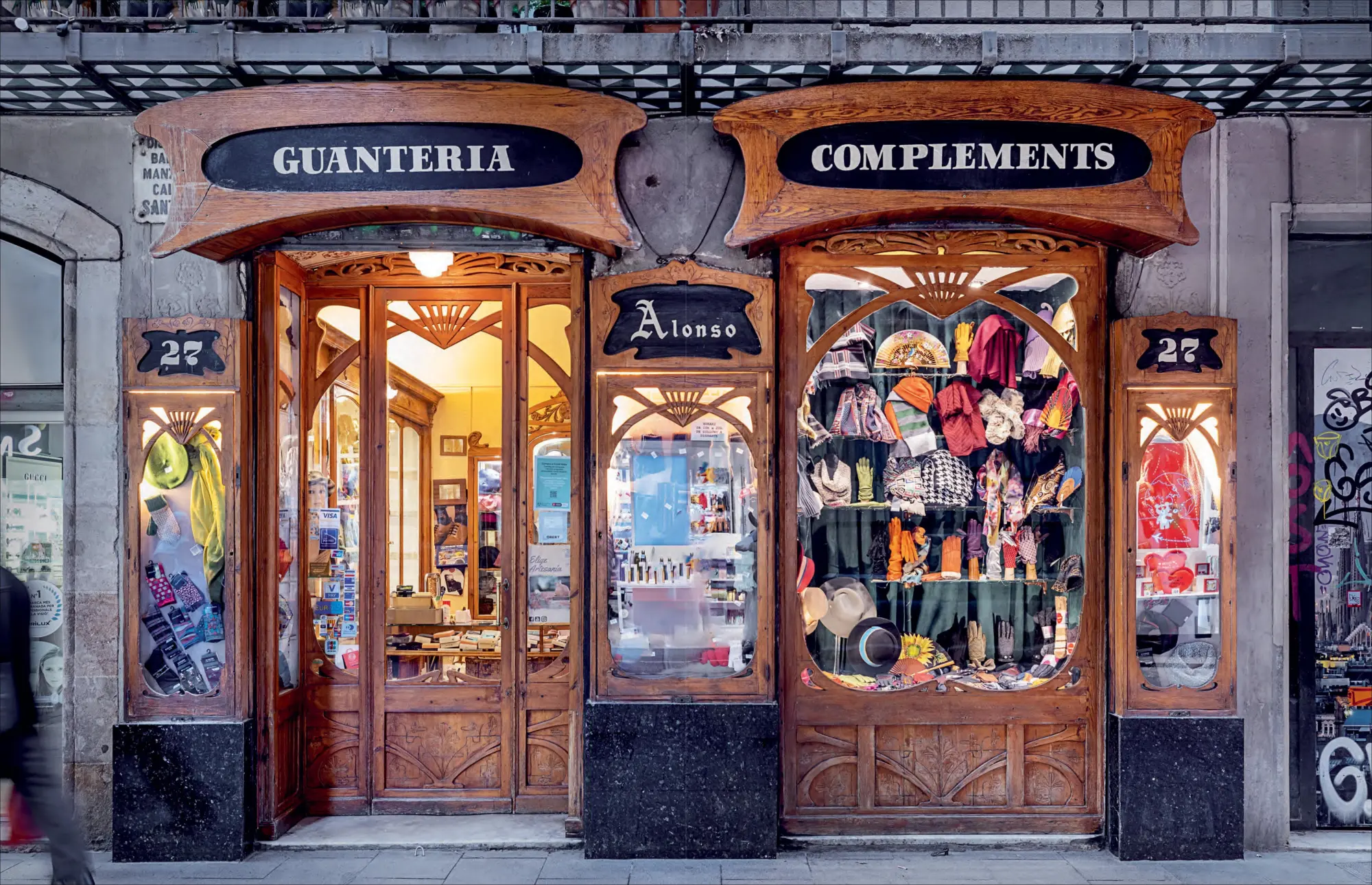 Bild: 9783954164585 | Bildband Feine Läden BARCELONA: Entdecke Barcelona durch Fotografie