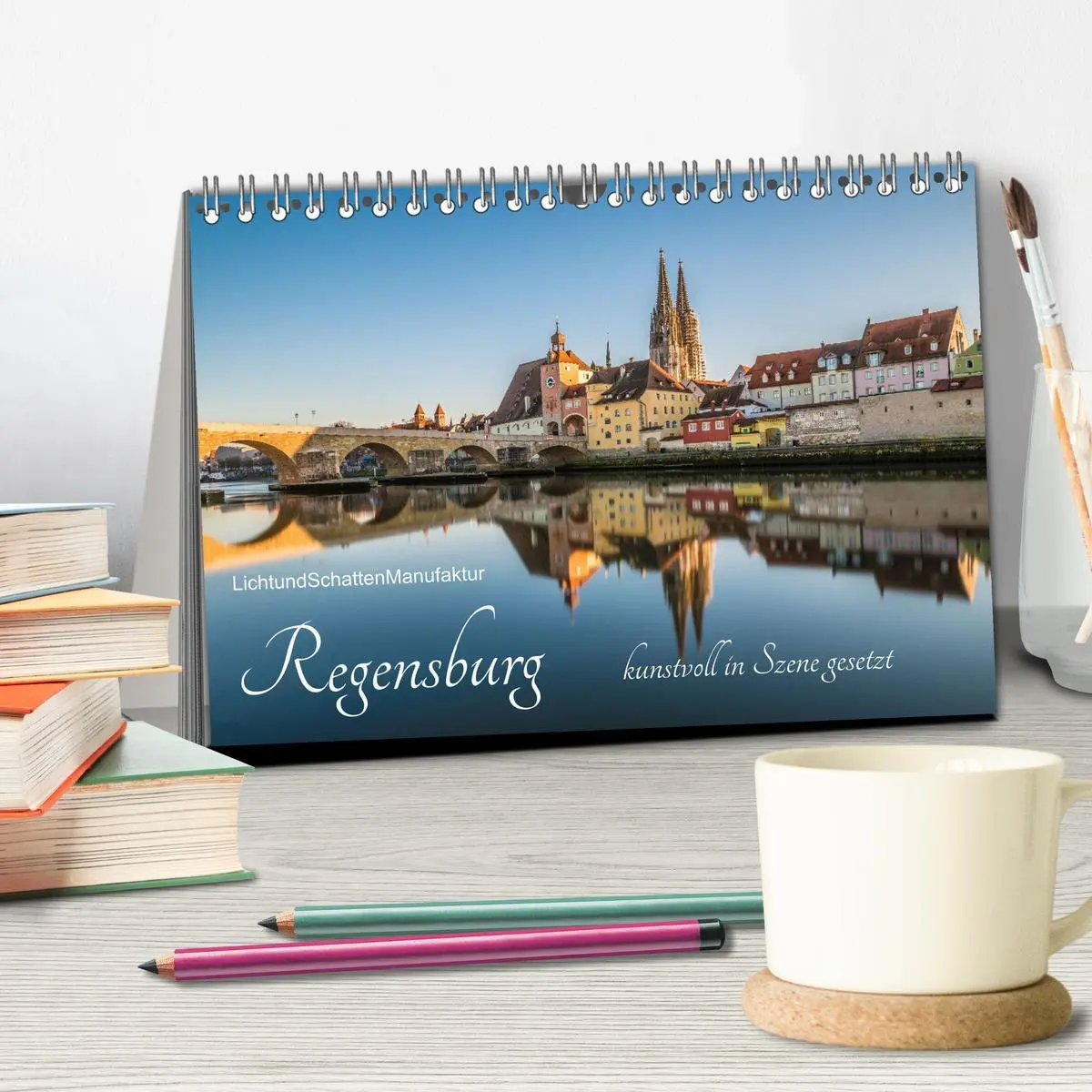 Bild: 9783457638385 | Regensburg kunstvoll in Szene gesetzt (Tischkalender 2026 DIN A5...