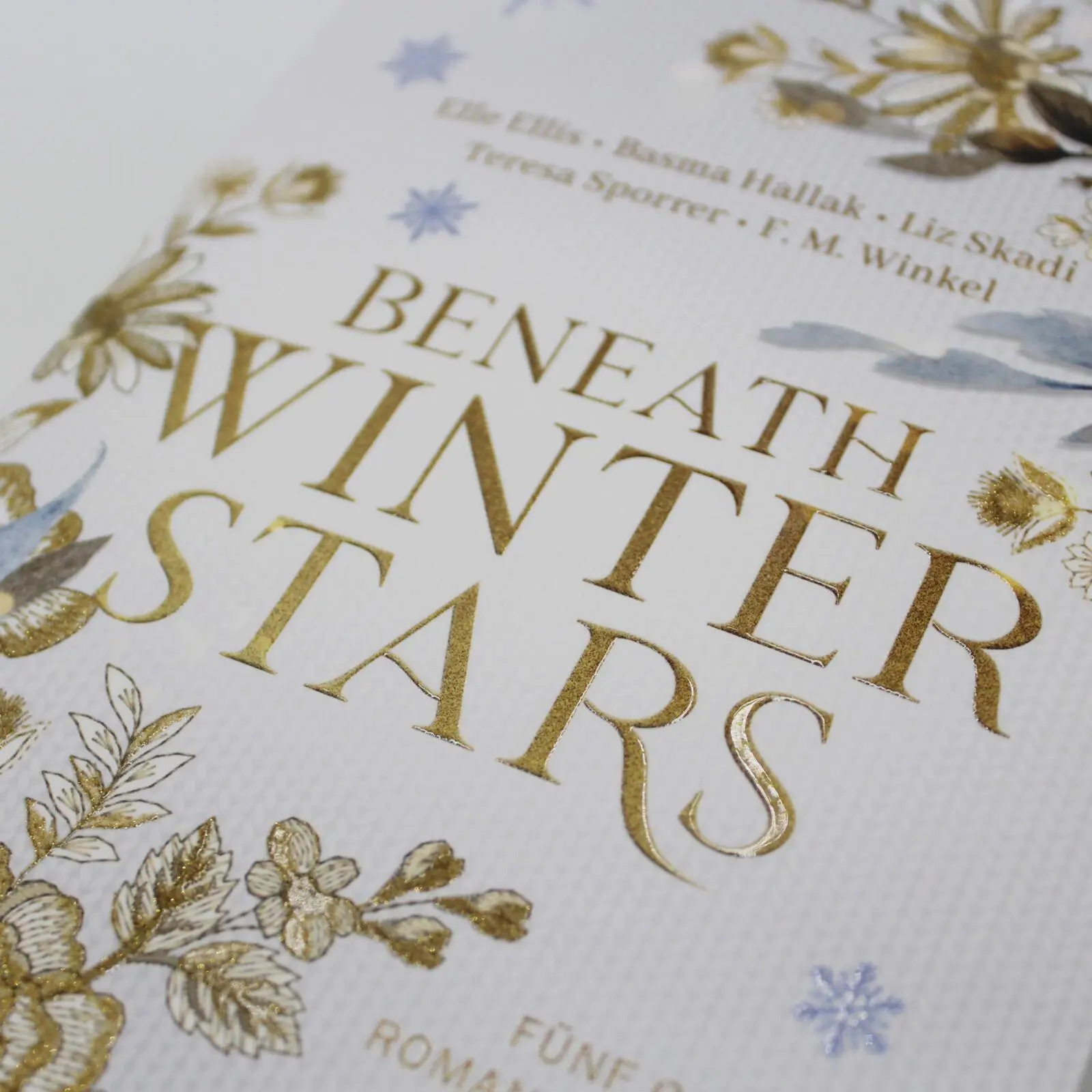 Bild: 9783522900386 | Beneath Winter Stars | Elle Ellis (u. a.) | Taschenbuch | 528 S.