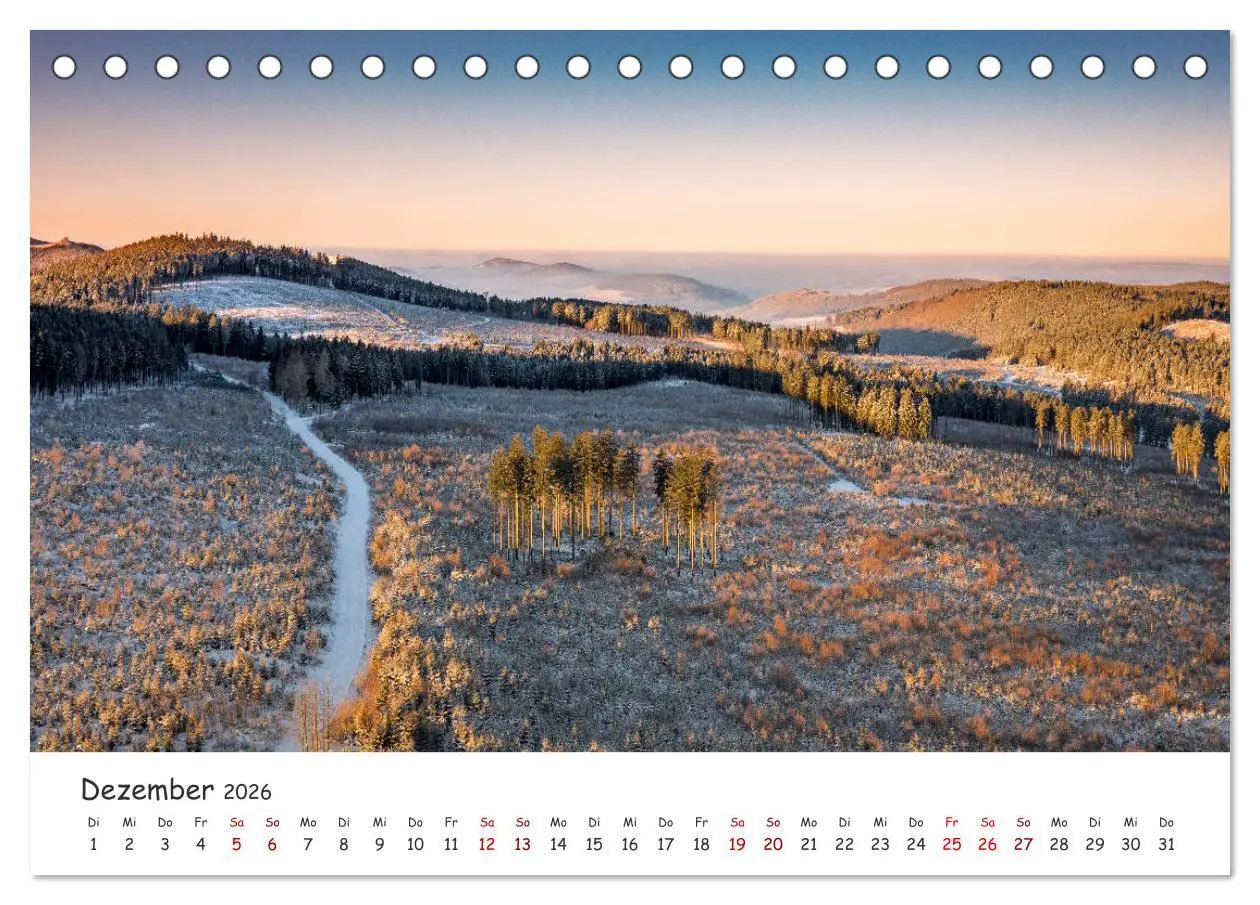 Bild: 9783457894286 | Das Sauerland bei Brilon aus der Vogelperspektive (Tischkalender...