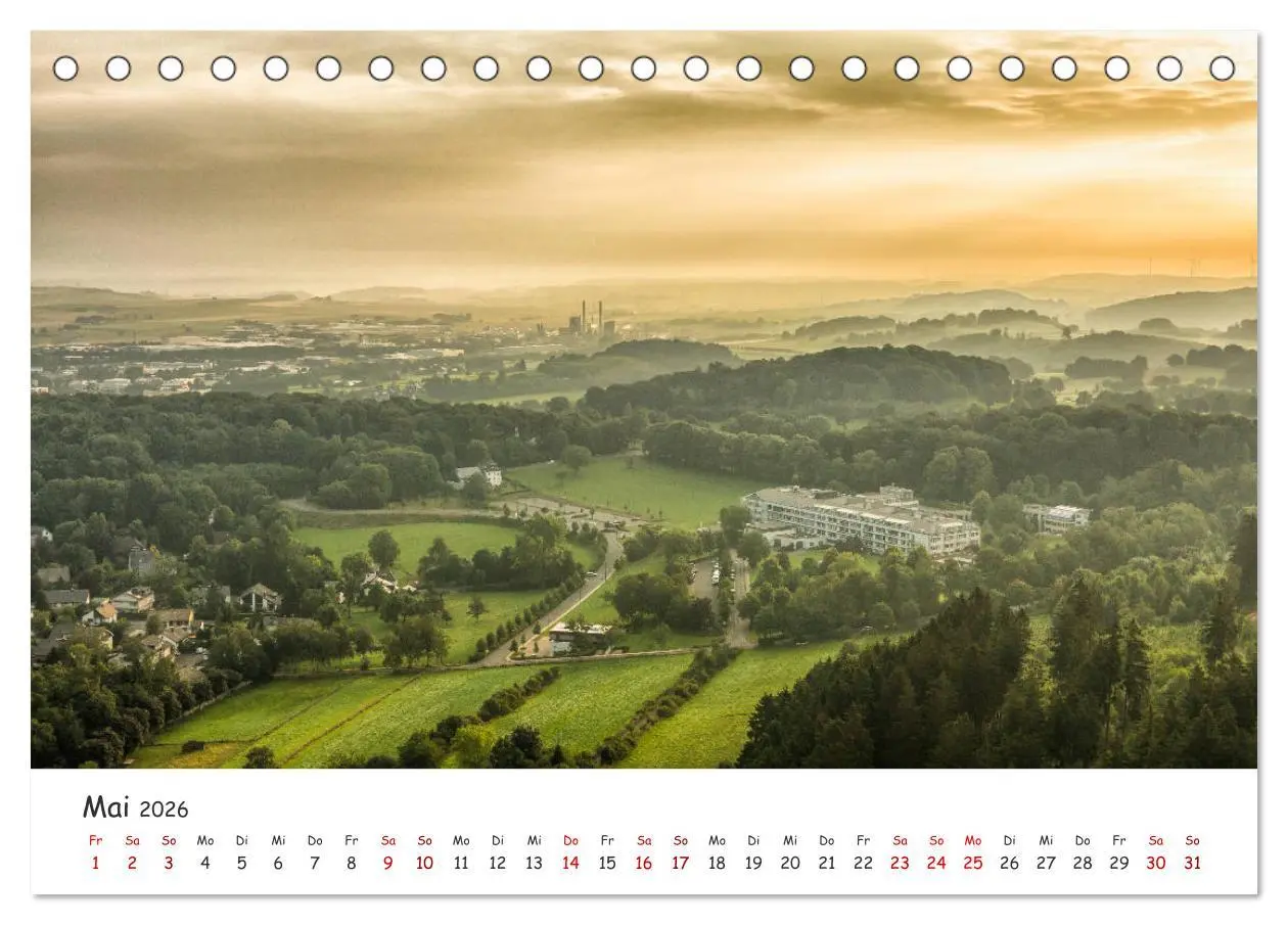 Bild: 9783457894286 | Das Sauerland bei Brilon aus der Vogelperspektive (Tischkalender...