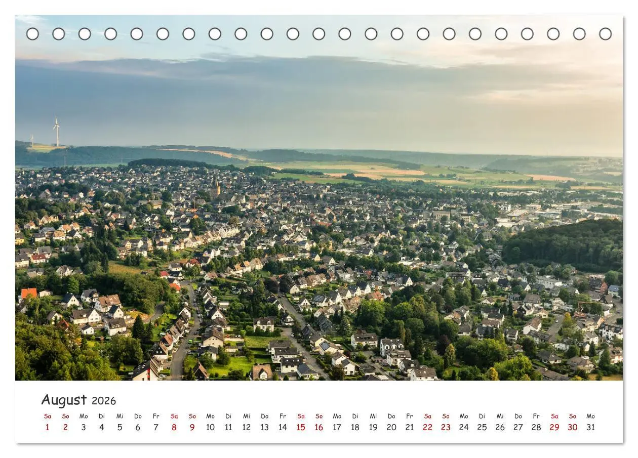 Bild: 9783457894286 | Das Sauerland bei Brilon aus der Vogelperspektive (Tischkalender...