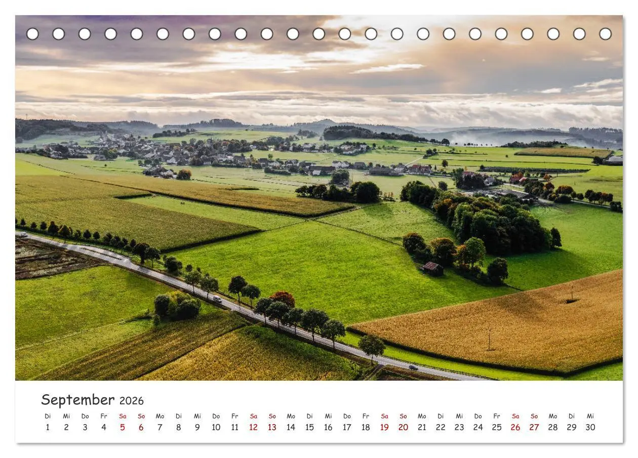 Bild: 9783457894286 | Das Sauerland bei Brilon aus der Vogelperspektive (Tischkalender...