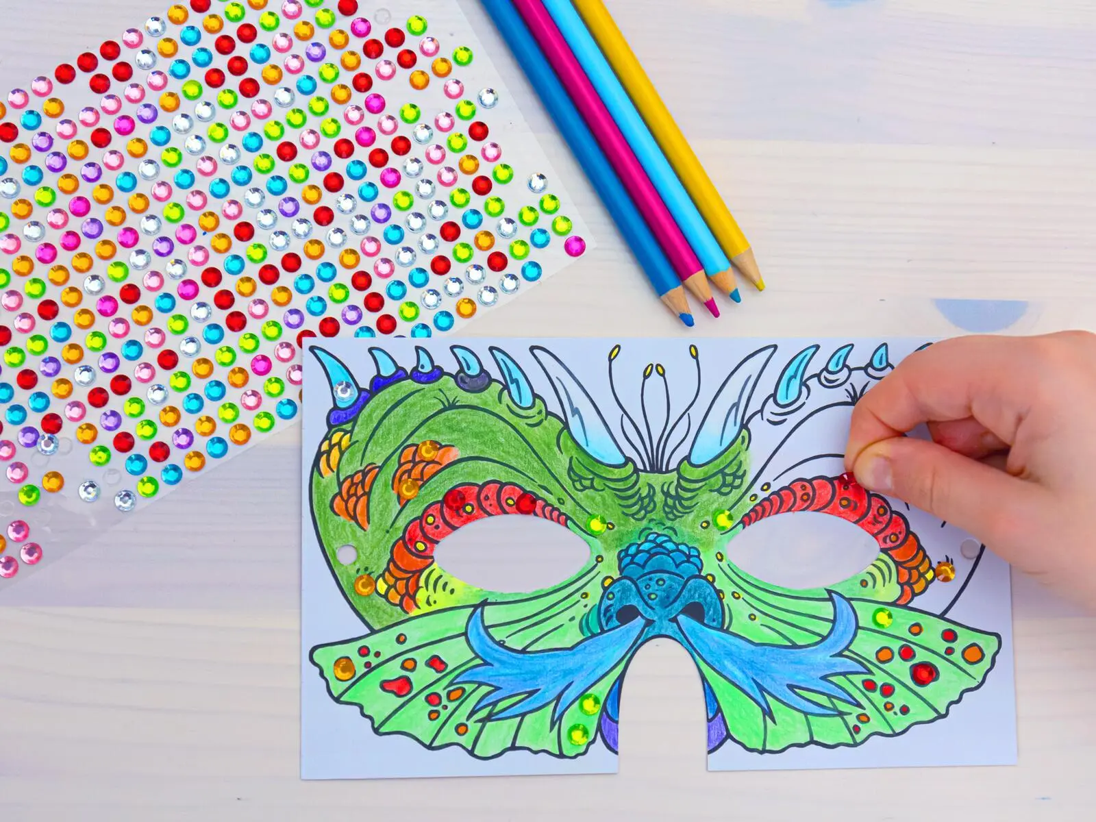 Bild: 4014489134886 | Diamantmasken - Zauberwesen | Ausmalen, bestickern, losfunkeln! | Buch