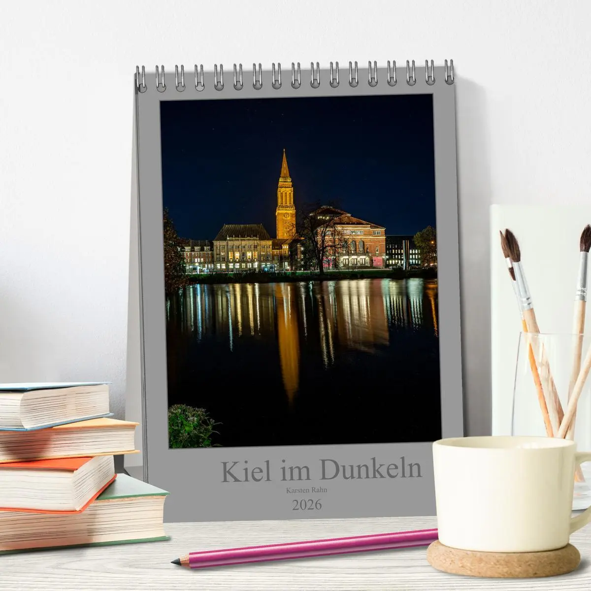 Bild: 9783516366686 | Kiel im Dunkeln. (Tischkalender 2026 DIN A5 hoch), CALVENDO...
