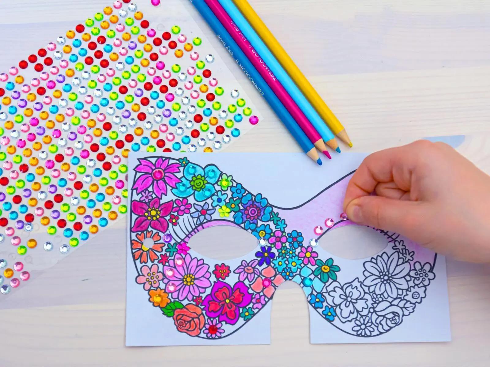 Bild: 4014489138686 | Diamantmasken - Glitzerspaß | Ausmalen, bestickern, losfunkeln! | Buch