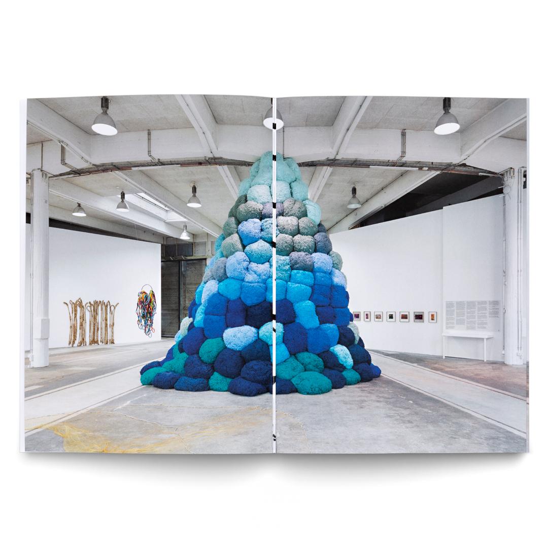 Bild: 9783775759786 | Sheila Hicks - A Little Bit of a Lot of Things. Kunstbuch, textile...