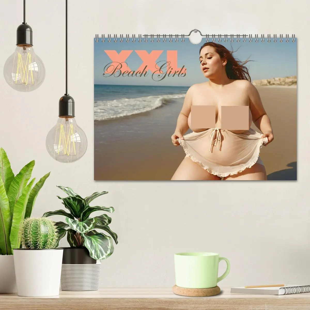Bild: 9783457345887 | XXL Beach Girls Kalender - Kurvige Frauen am Strand (Wandkalender...