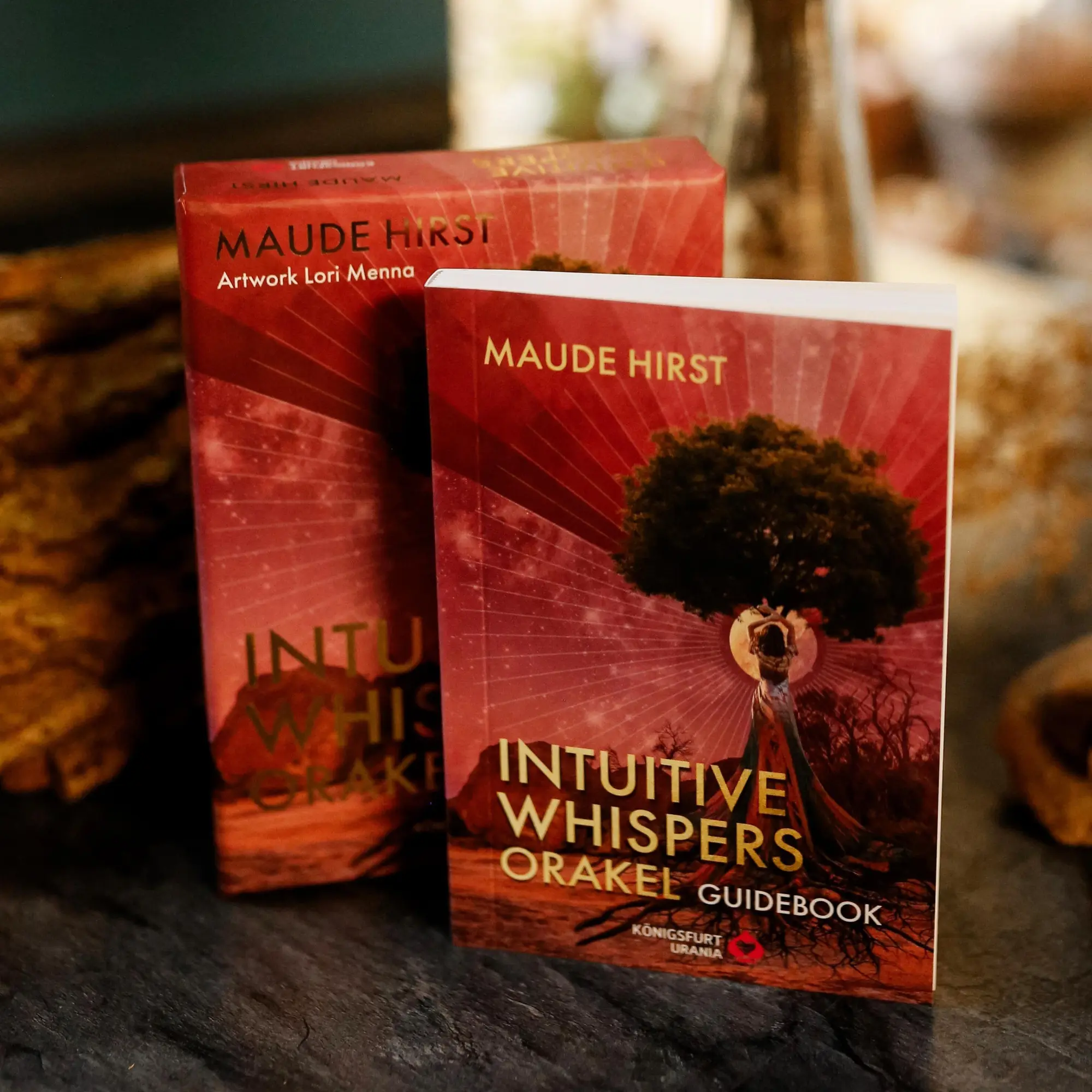 Bild: 9783868268287 | Intuitive Whispers Orakel - 44 Karten mit Booklet - Inspirationskarten