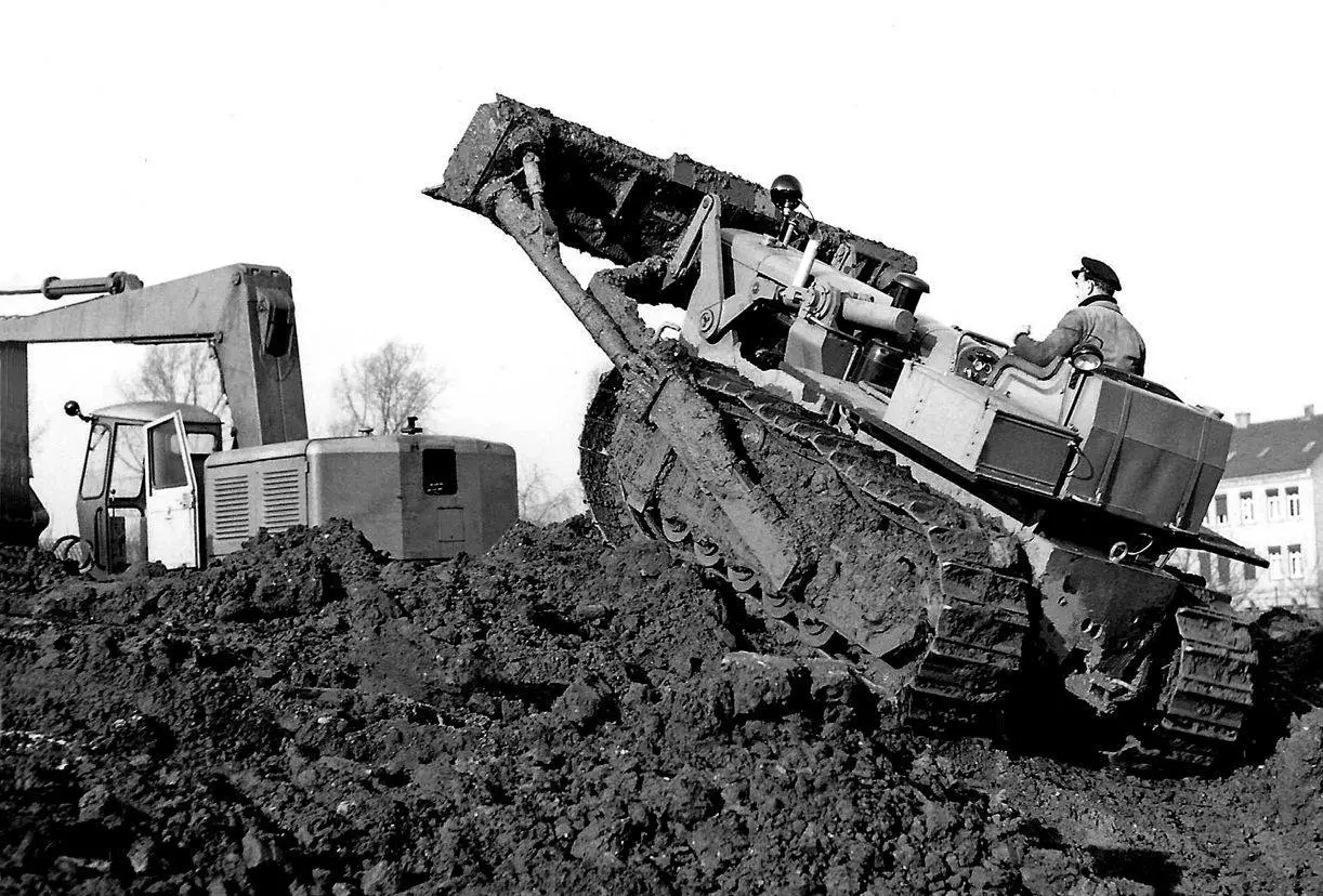 Bild: 9783751610988 | Jahrbuch Baumaschinen 2024 | Taschenbuch | 144 S. | Deutsch | 2023