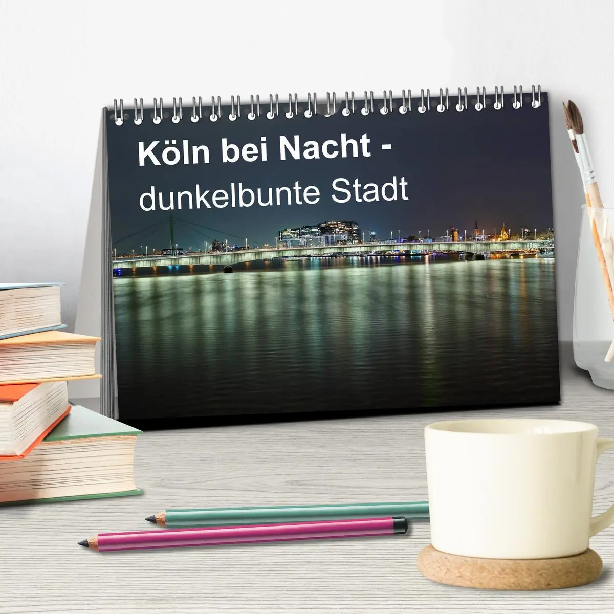 Bild: 9783516033588 | Köln bei Nacht - dunkelbunte Stadt (Tischkalender 2026 DIN A5...