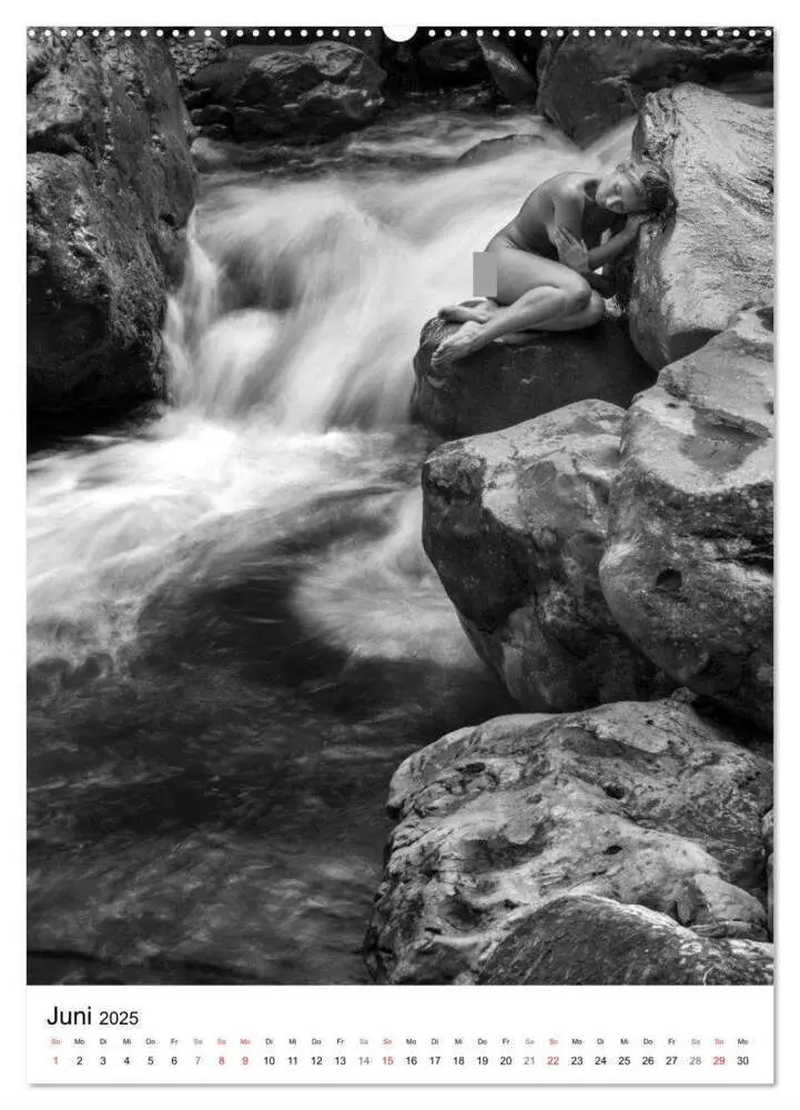 Bild: 9783457016688 | Akt am Wasserfall (Wandkalender 2025 DIN A2 hoch), CALVENDO...