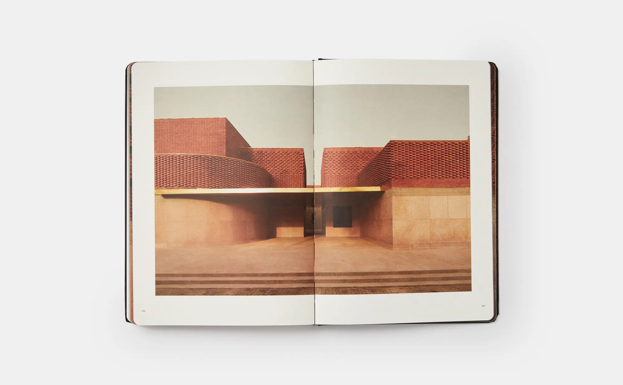 Bild: 9781838663889 | Yves Saint Laurent | Museum Marrakech | Studio Ko | Buch | 272 S.