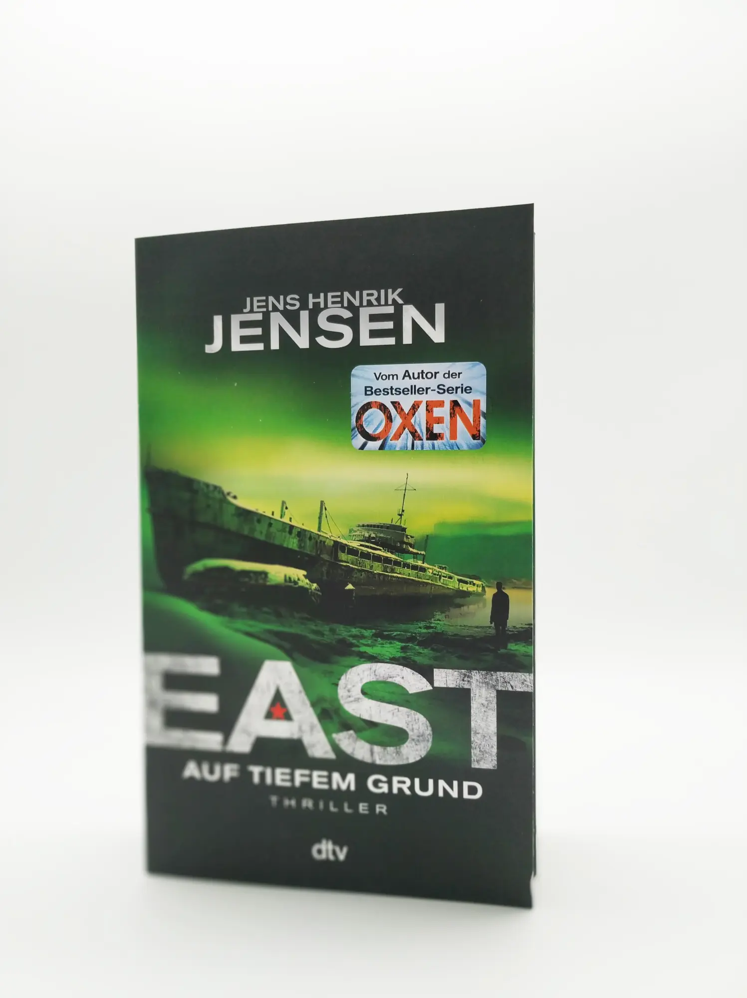 Bild: 9783423218689 | EAST. Auf tiefem Grund | Jens Henrik Jensen | Taschenbuch | 496 S.