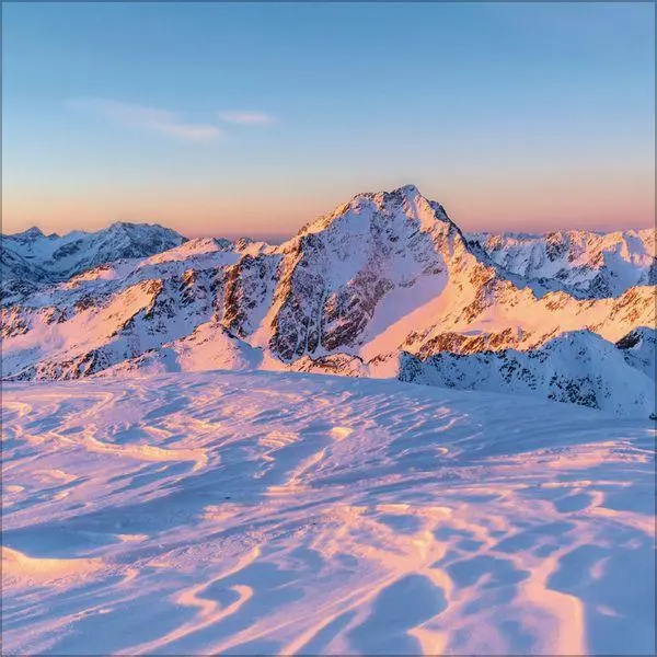 Bild: 9783819300790 | Alpen 2027 | Broschürenkalender mit Ferienterminen. Format: 30 x 30 cm