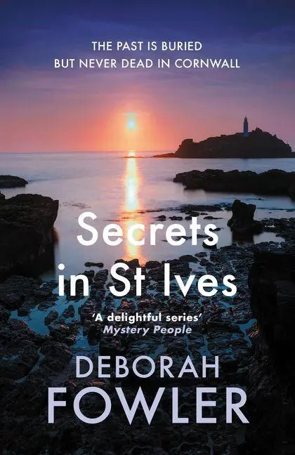 Cover: 9780749031190 | Secrets in St Ives | Cosy crime on the Cornish coast | Deborah Fowler