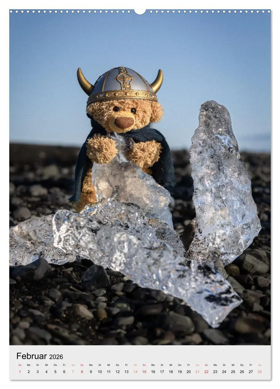 Bild: 9783516371390 | Travelling Teddy in Island (Wandkalender 2026 DIN A2 hoch),...