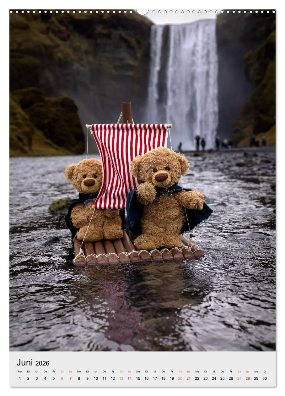 Bild: 9783516371390 | Travelling Teddy in Island (Wandkalender 2026 DIN A2 hoch),...