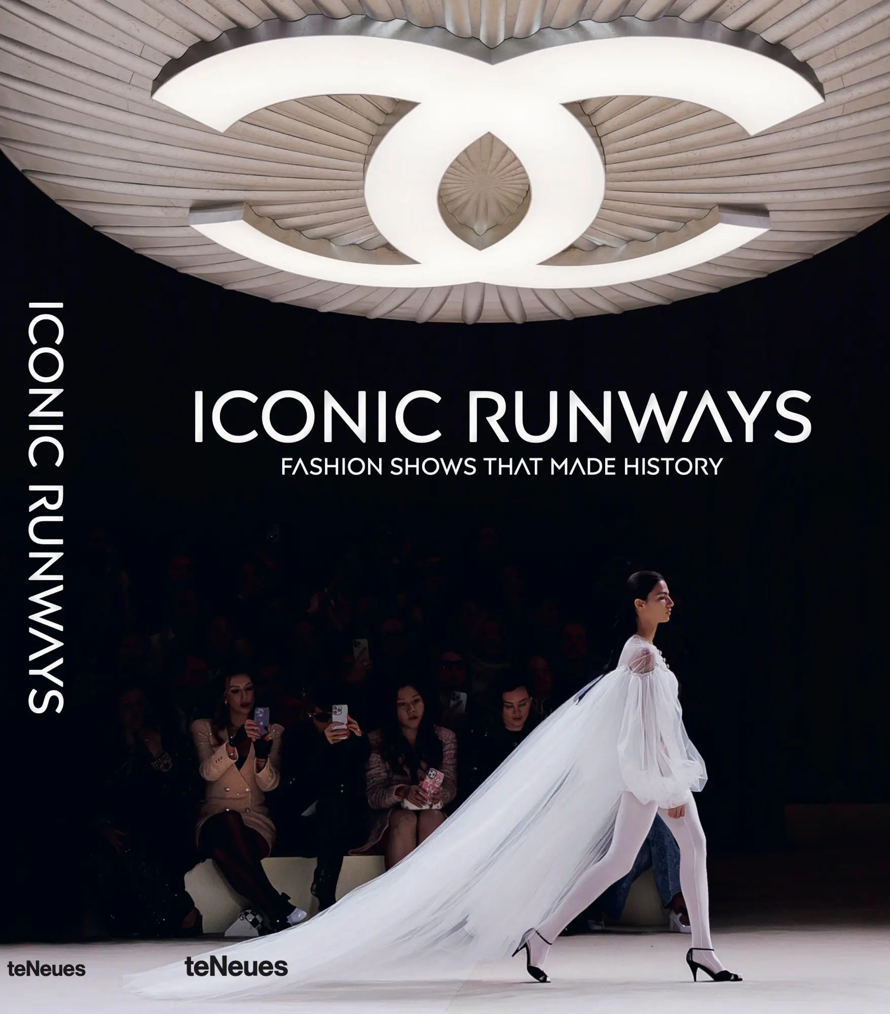 Cover: 9783961717590 | Iconic Runways | Fashion Shows That Made History | Toromanoff (u. a.)
