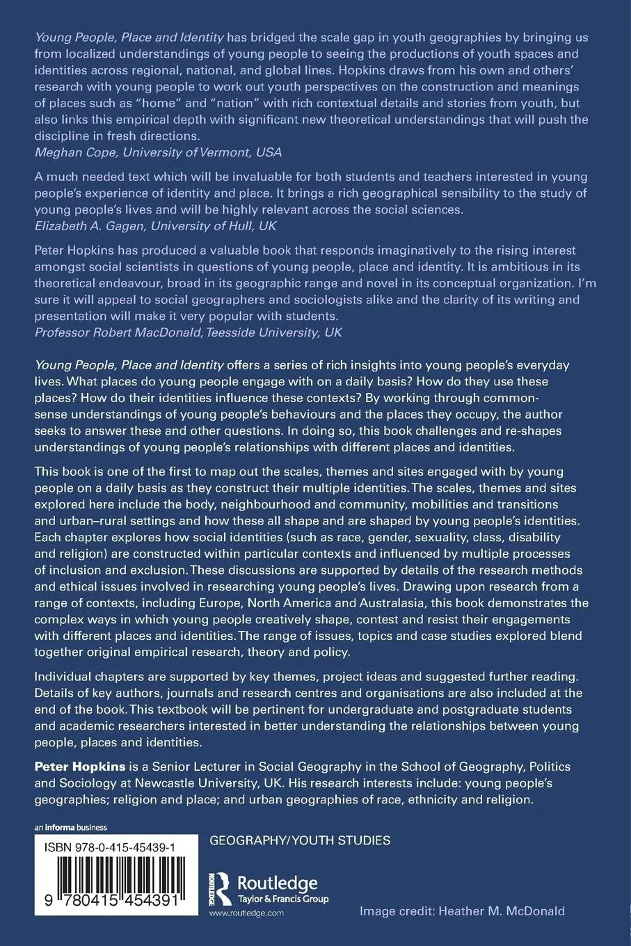 Rückseite: 9780415454391 | Young People, Place and Identity | Peter E. Hopkins | Taschenbuch