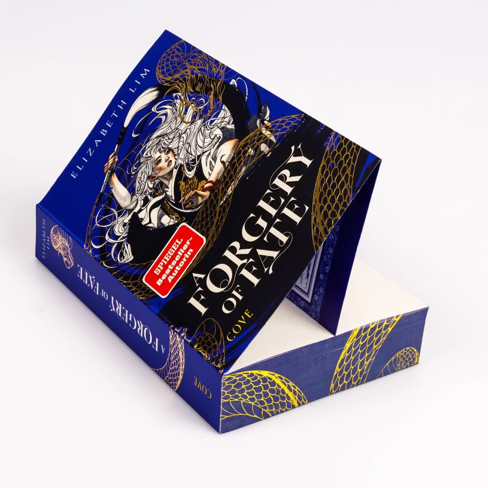 Bild: 9783551586391 | A Forgery of Fate | YA-Fantasy in asiatischem Setting mit Farbschnitt