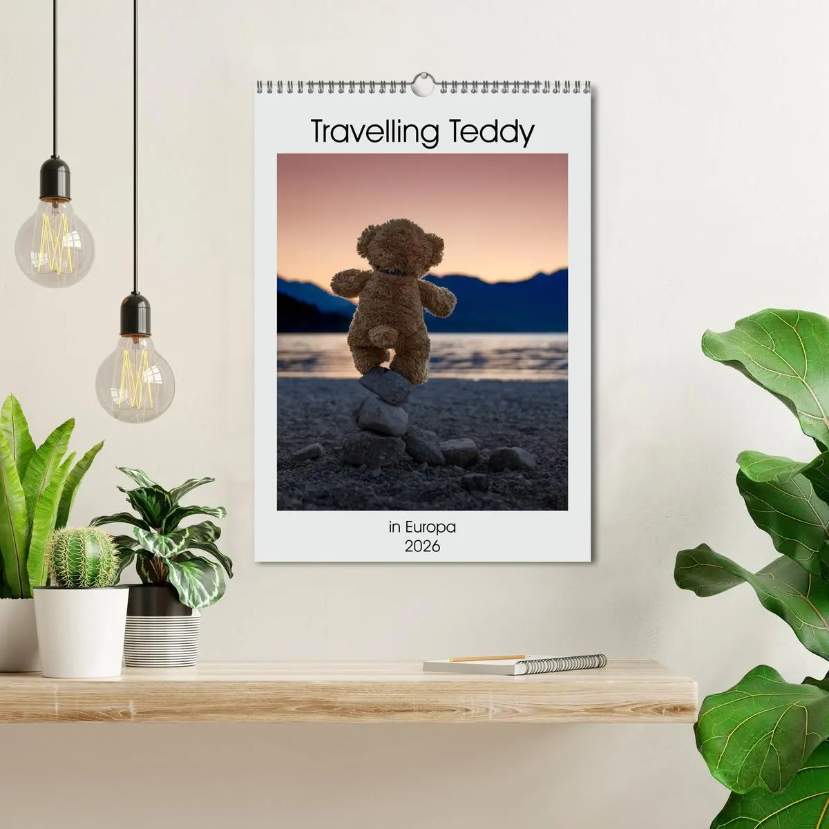 Bild: 9783516409291 | Travelling Teddy in Europa (Wandkalender 2026 DIN A3 hoch),...