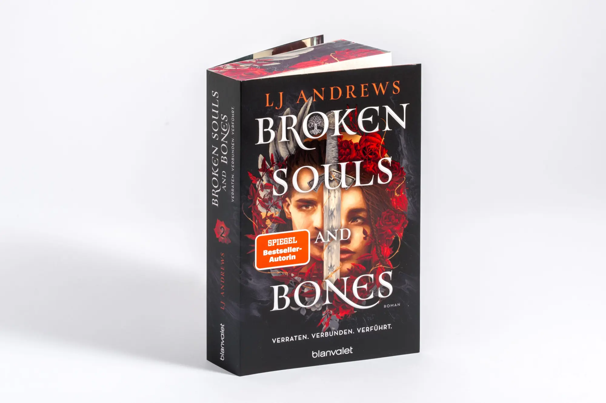 Bild: 9783734164392 | Broken Souls and Bones - Verraten. Verbunden. Verführt. | Lj Andrews