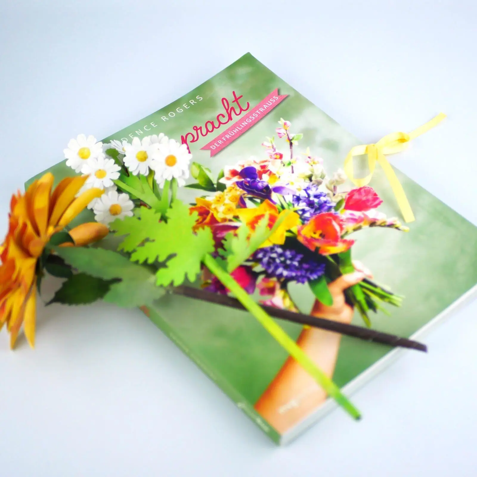 Bild: 9783747407592 | Blumenpracht aus Papier - Der Frühlingsstrauß | Prudence Rogers | Buch